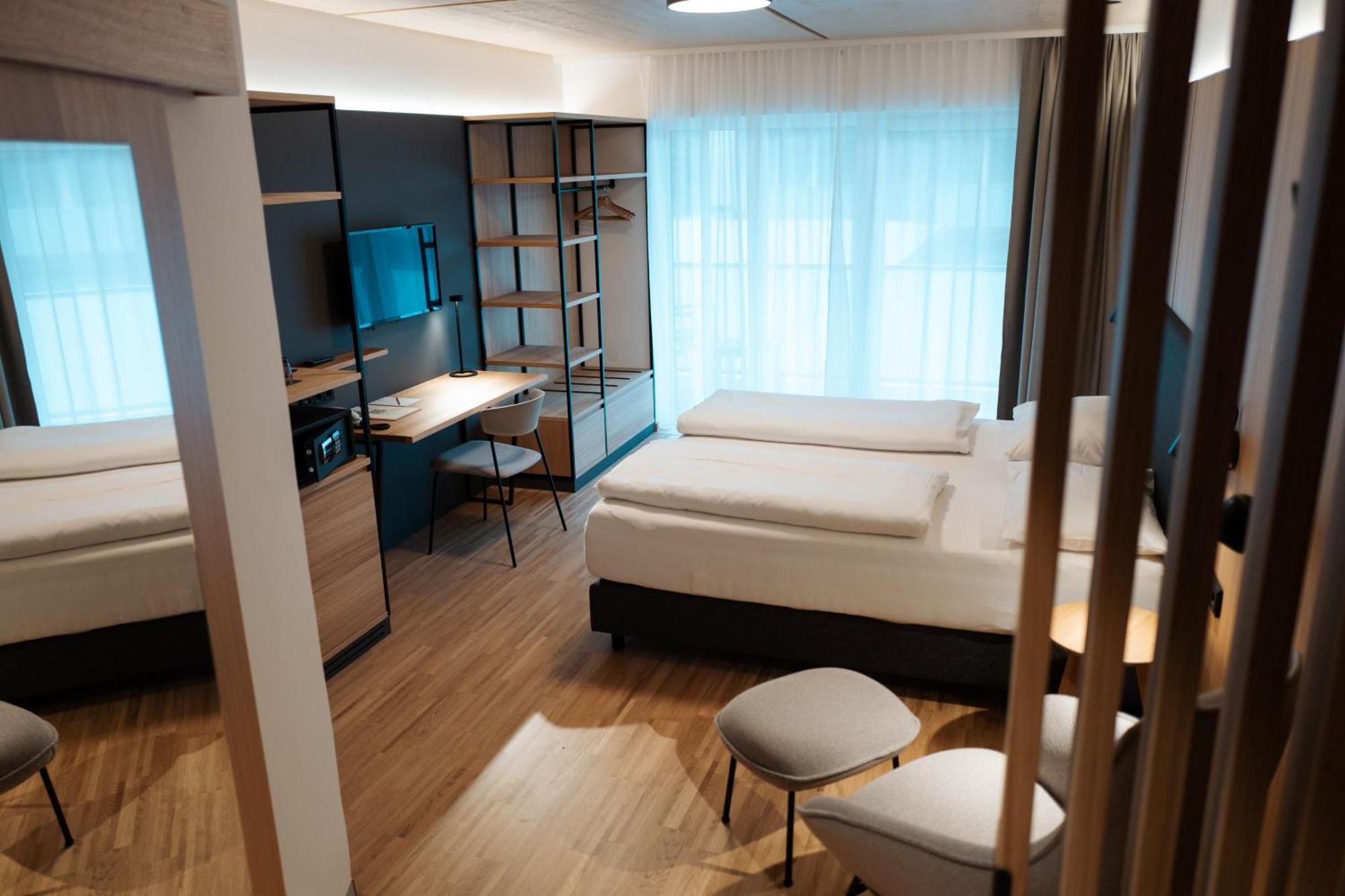 Hotel Educare 4*