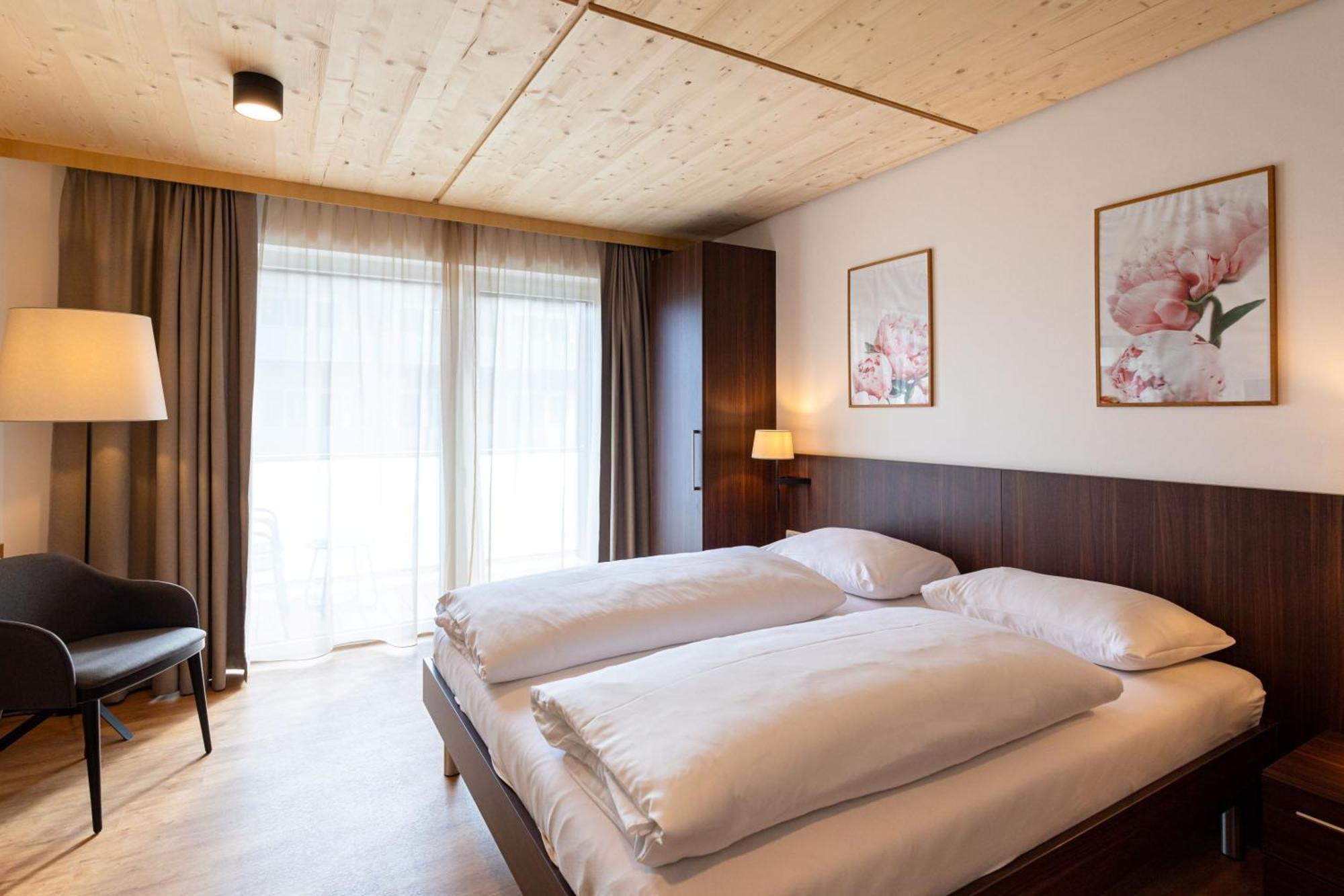 Hotel Educare 4*