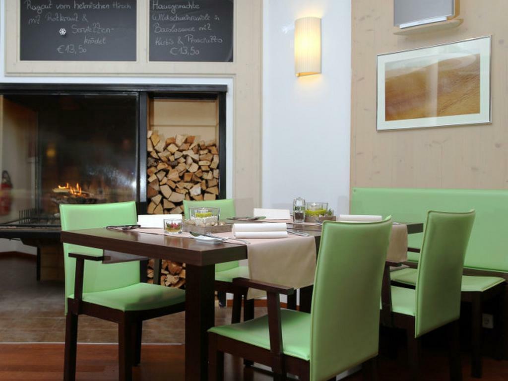 Hotel Educare 4*